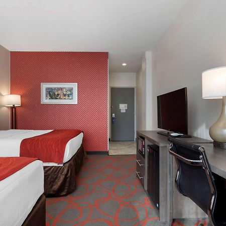 Comfort Inn & Suites Near Stadium New York Bagian luar foto