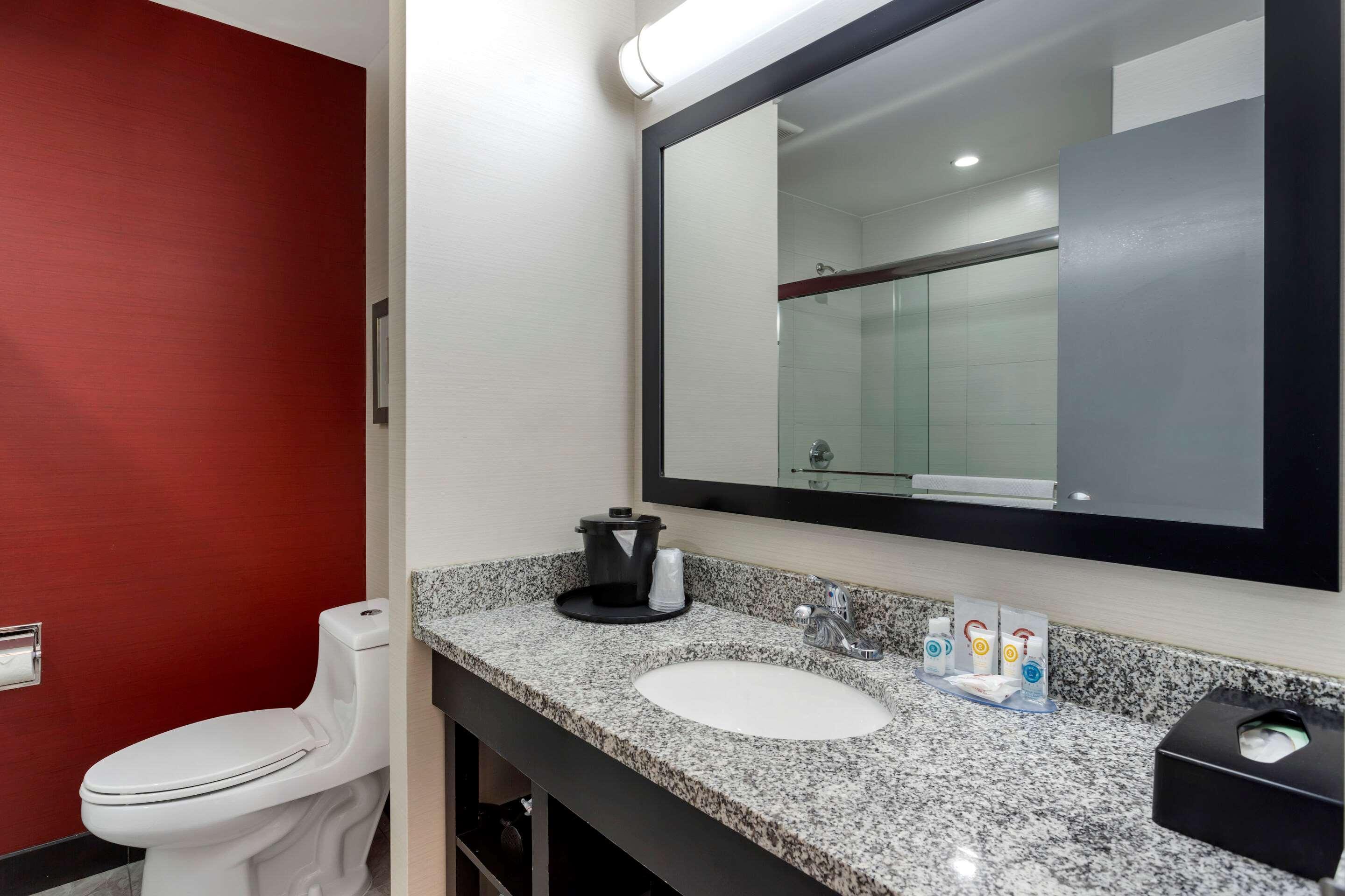 Comfort Inn & Suites Near Stadium New York Bagian luar foto