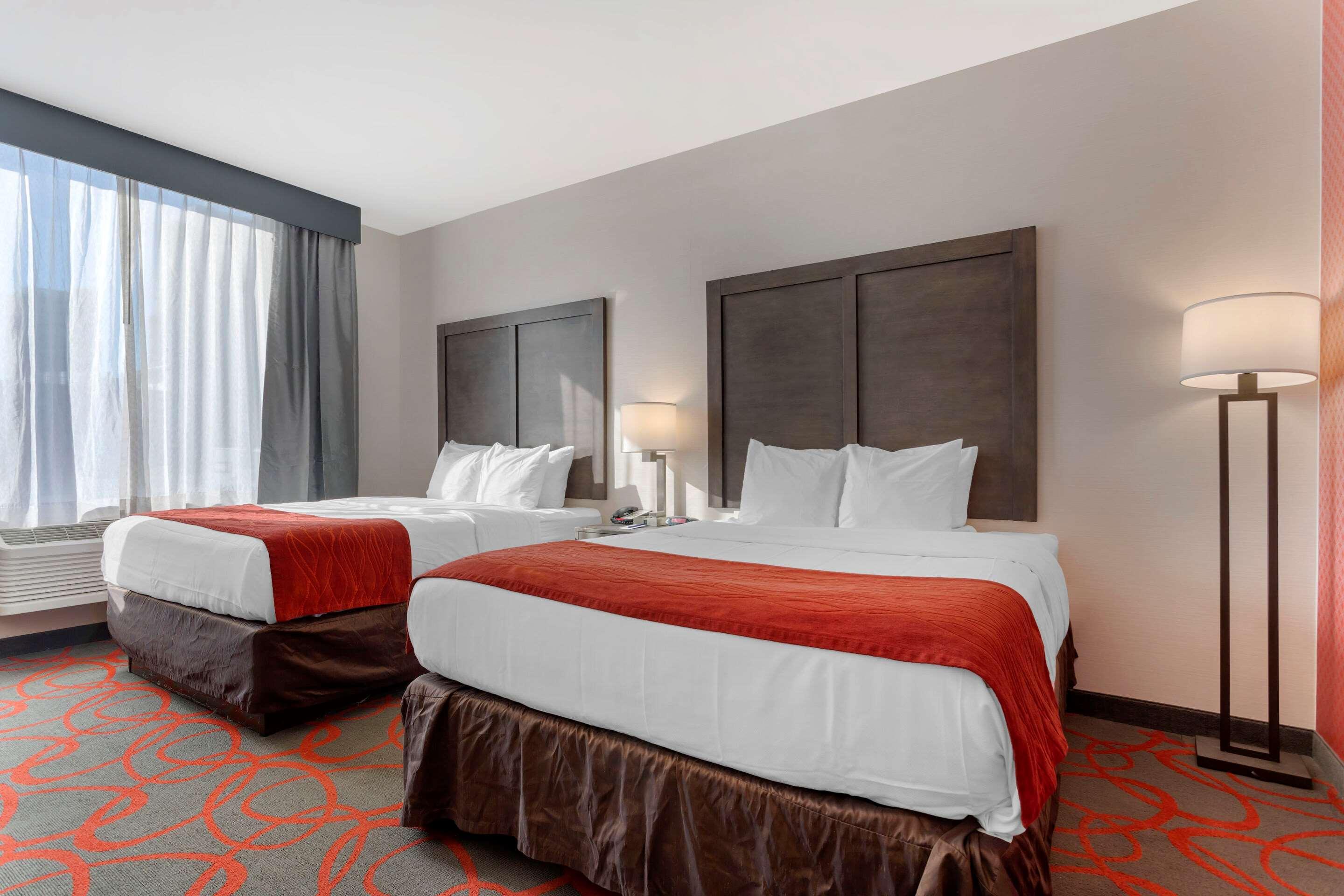 Comfort Inn & Suites Near Stadium New York Bagian luar foto