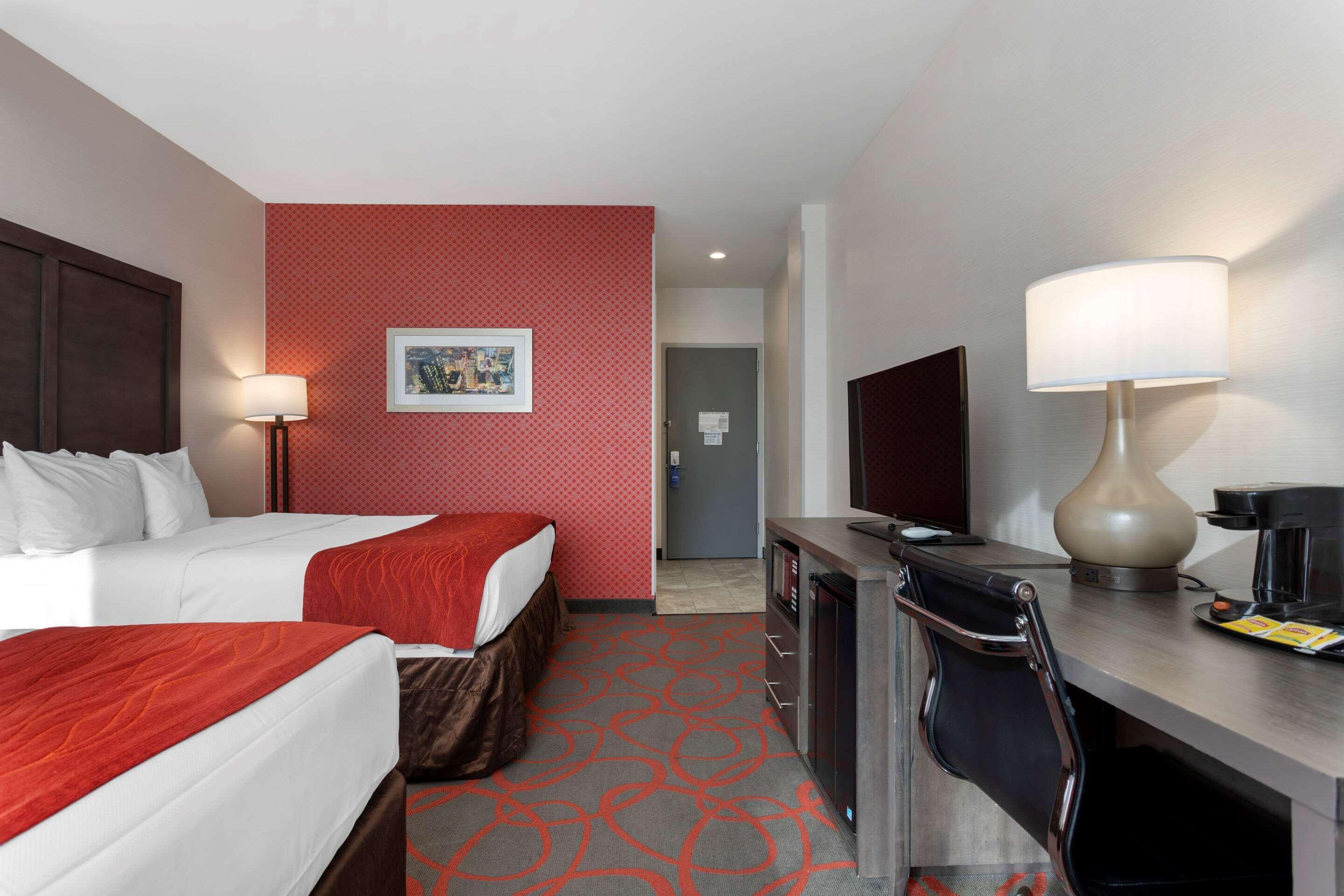 Comfort Inn & Suites Near Stadium New York Bagian luar foto