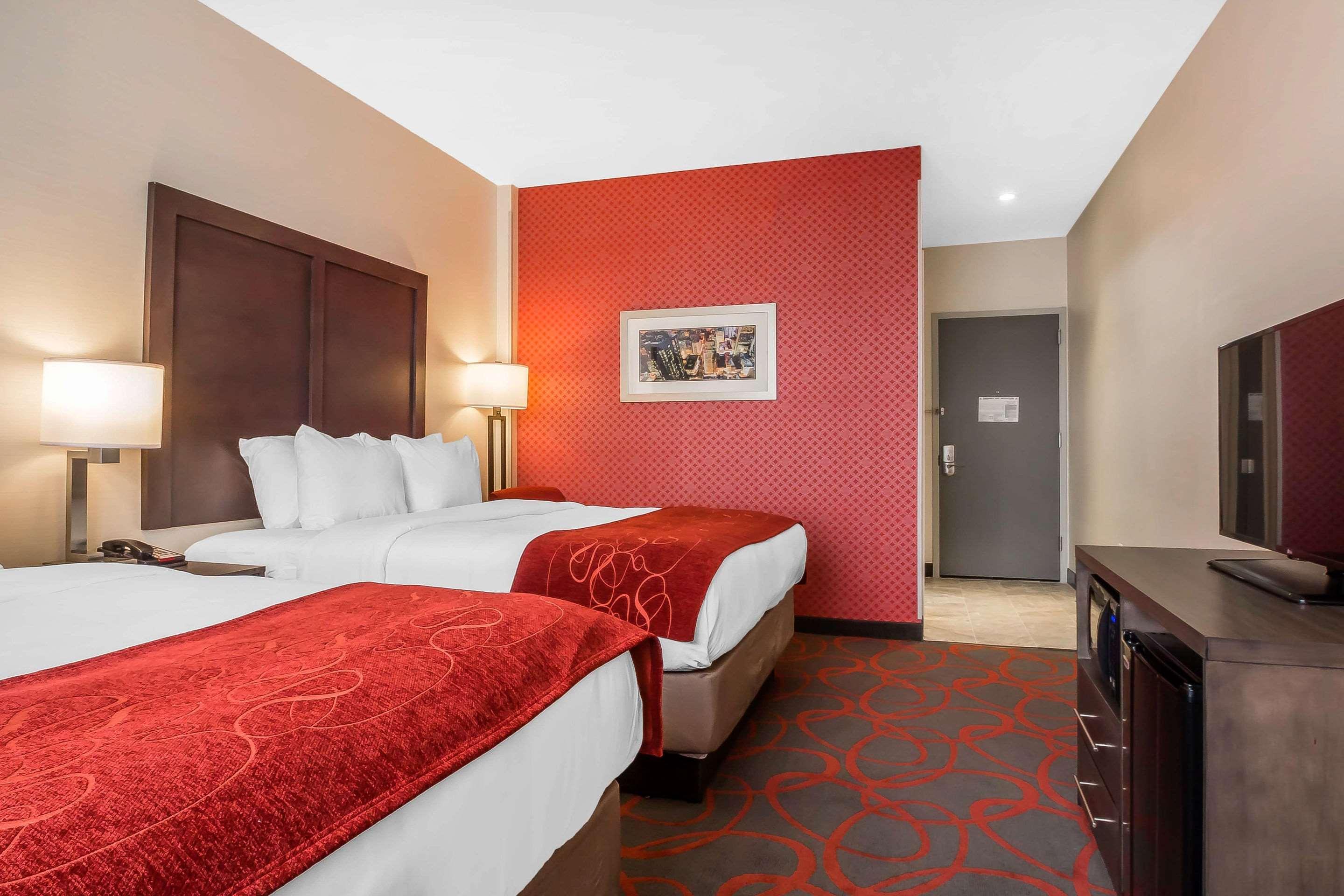 Comfort Inn & Suites Near Stadium New York Bagian luar foto