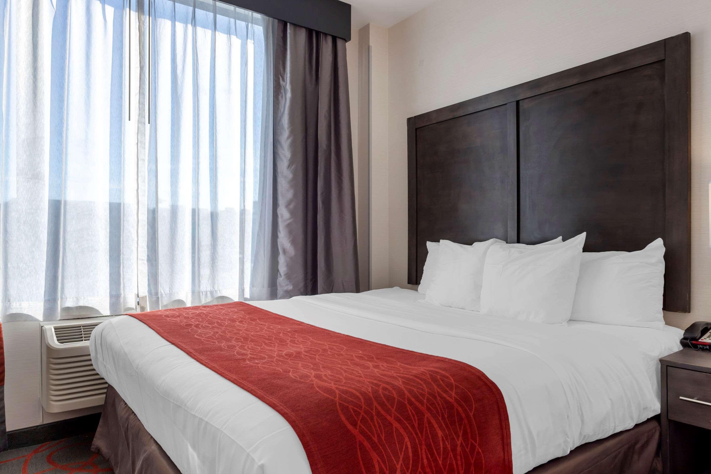 Comfort Inn & Suites Near Stadium New York Bagian luar foto