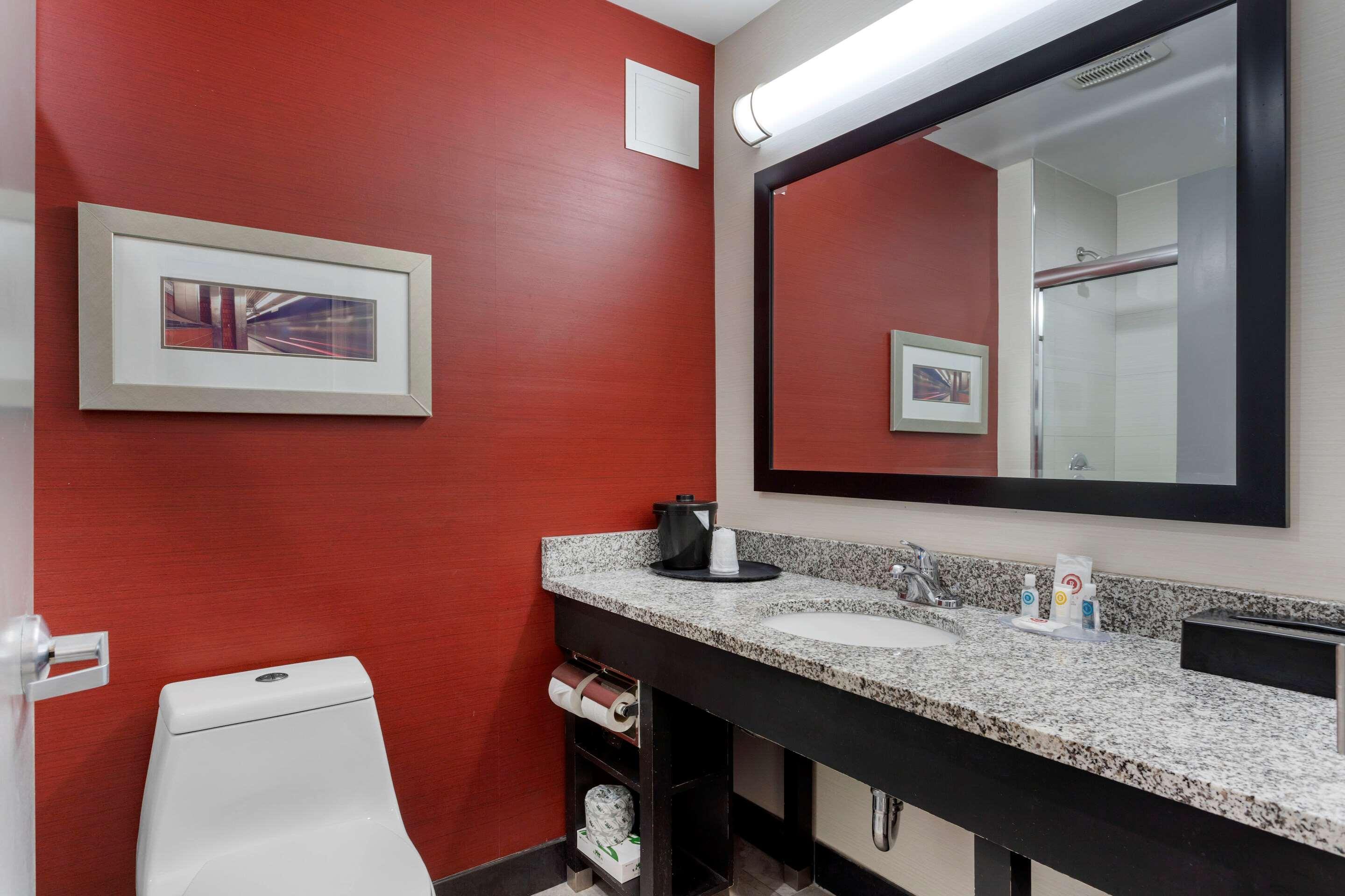 Comfort Inn & Suites Near Stadium New York Bagian luar foto