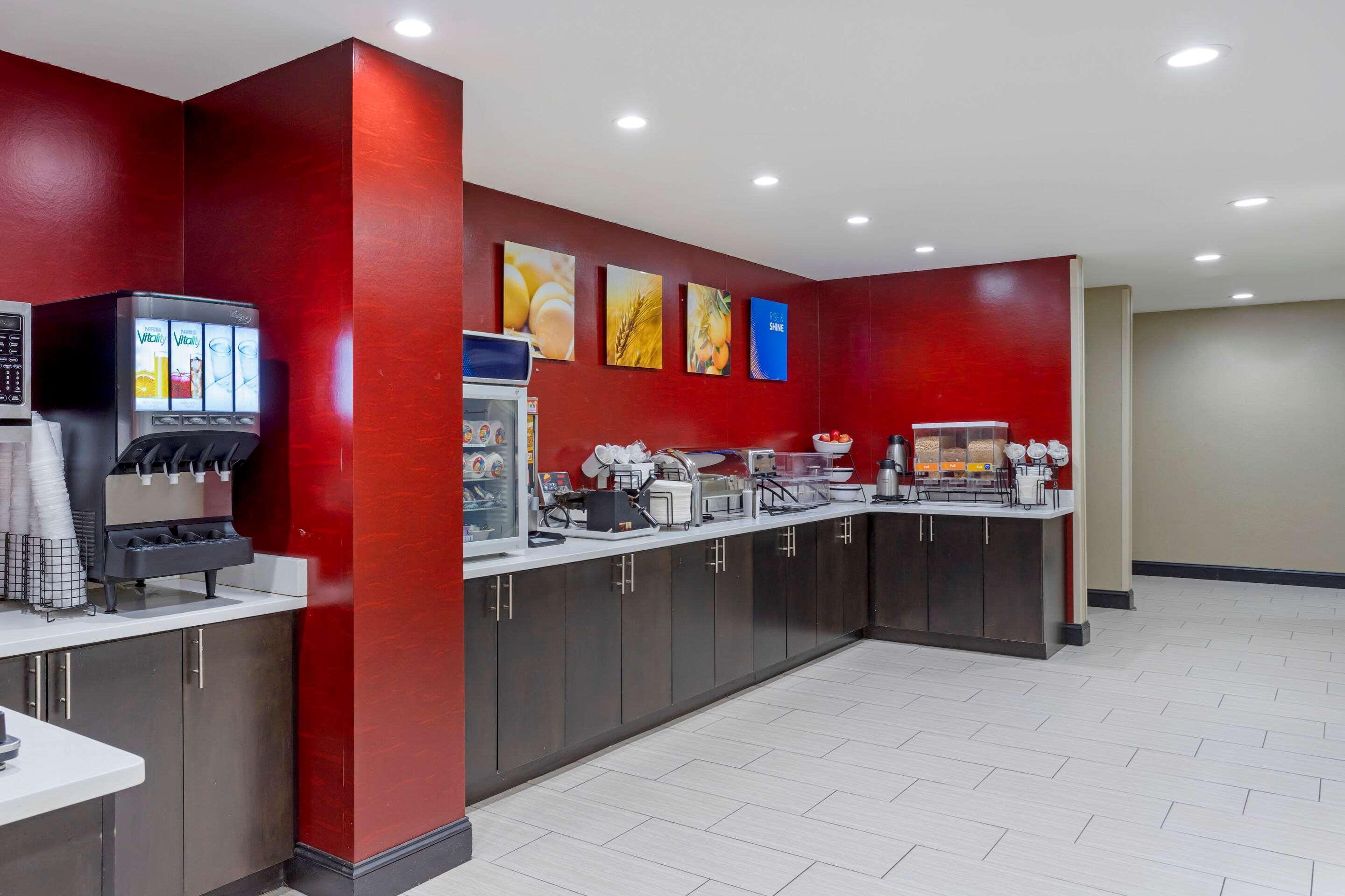 Comfort Inn & Suites Near Stadium New York Bagian luar foto