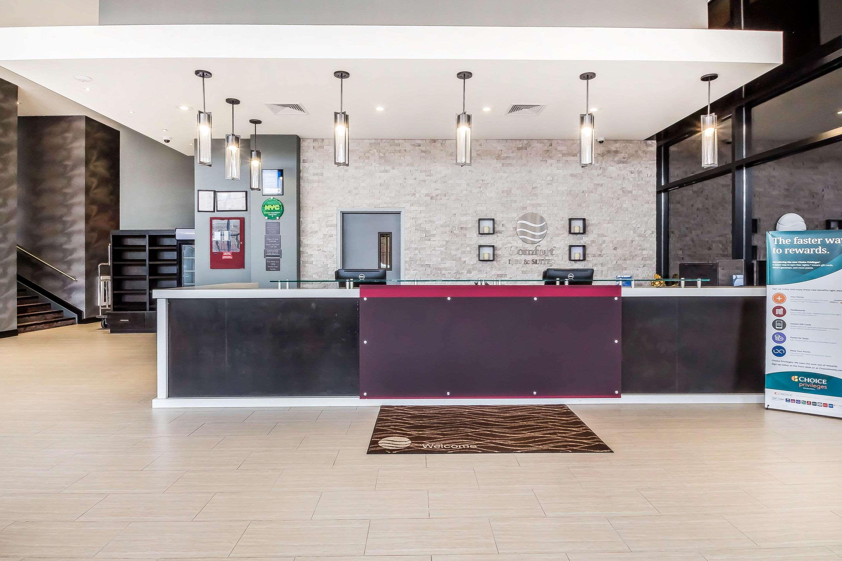 Comfort Inn & Suites Near Stadium New York Bagian luar foto