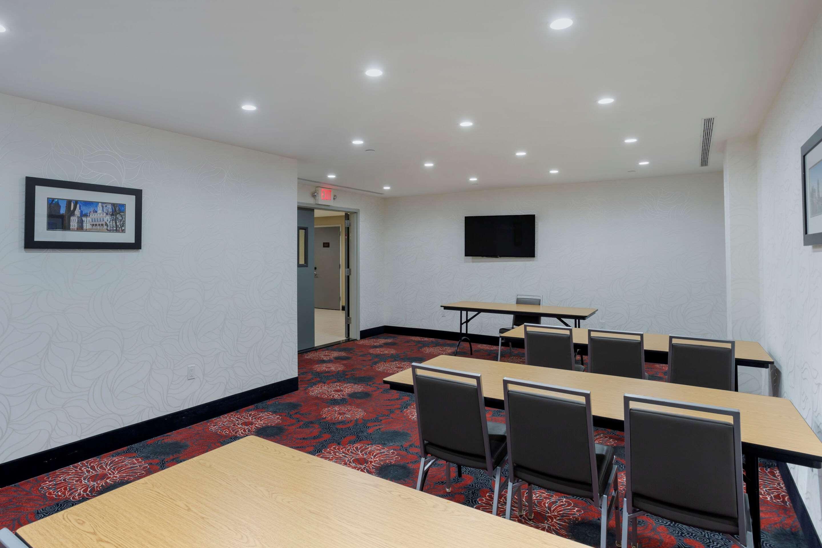 Comfort Inn & Suites Near Stadium New York Bagian luar foto