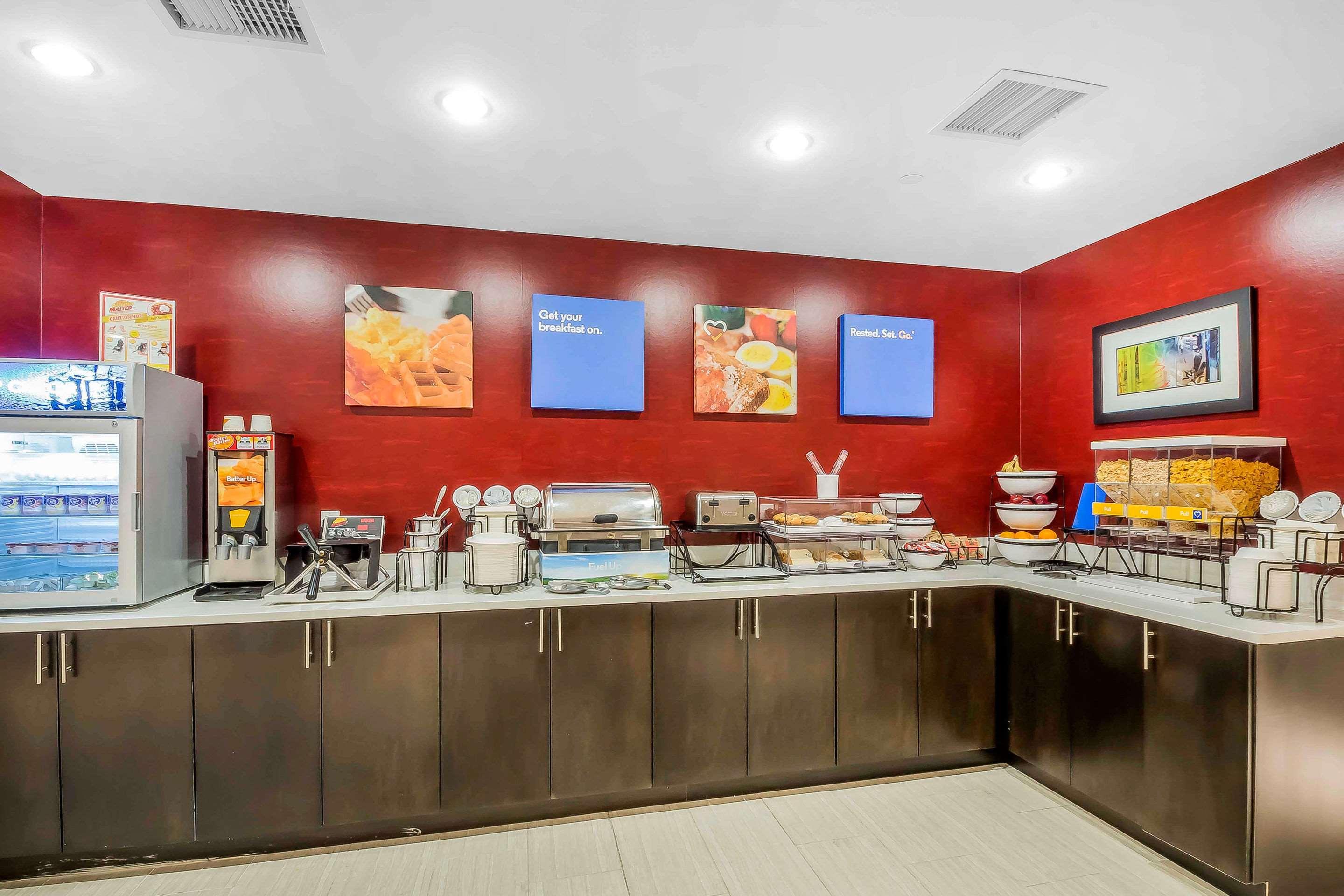 Comfort Inn & Suites Near Stadium New York Bagian luar foto
