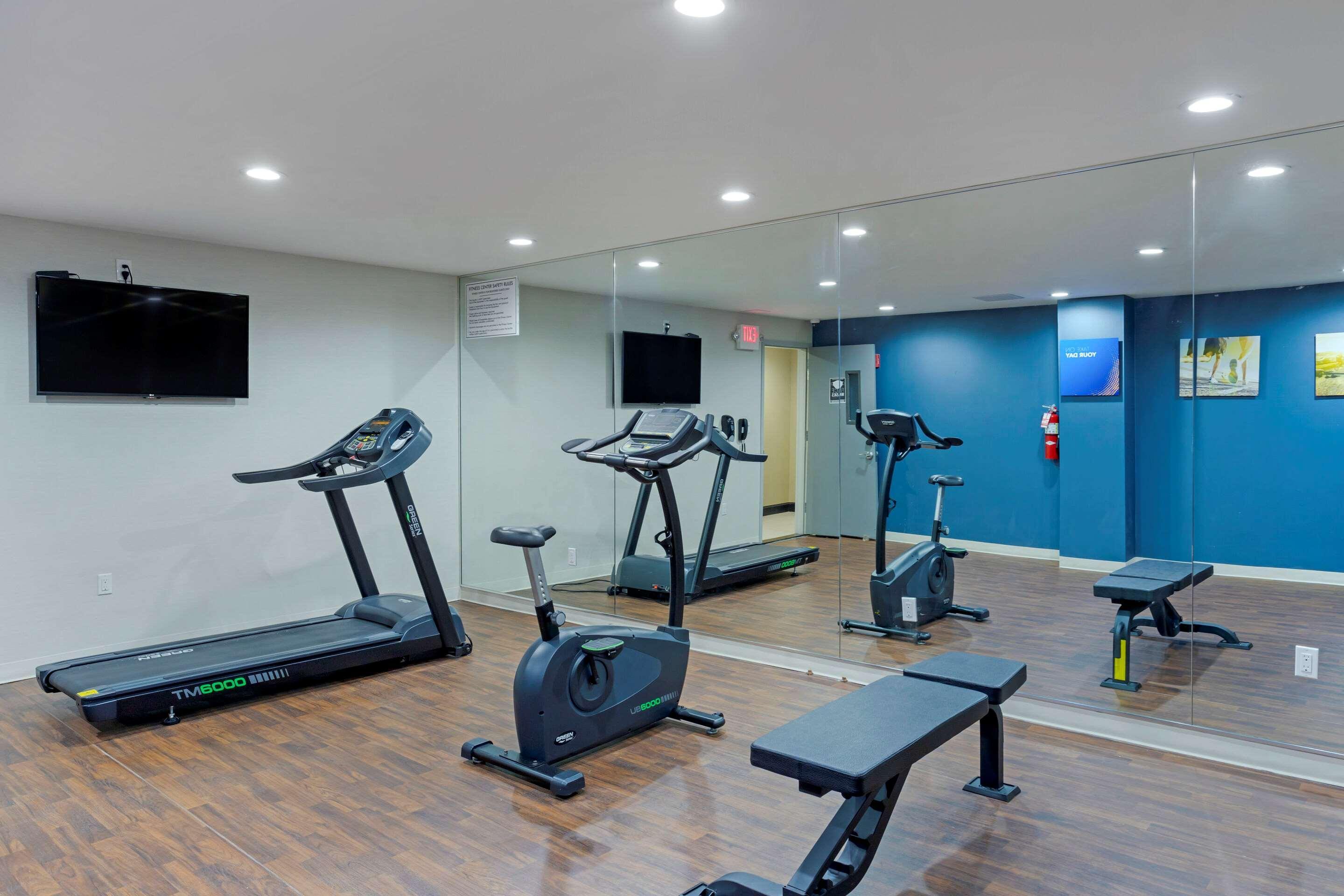 Comfort Inn & Suites Near Stadium New York Bagian luar foto