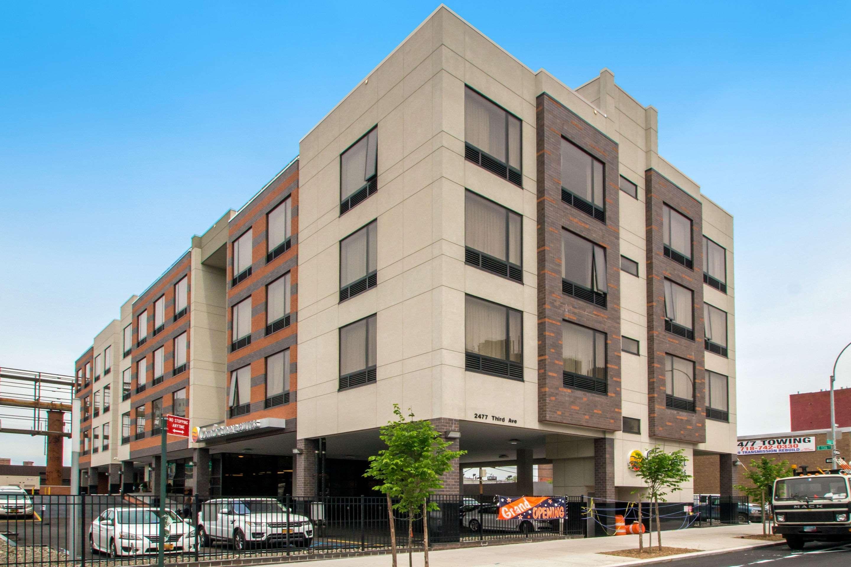 Comfort Inn & Suites Near Stadium New York Bagian luar foto