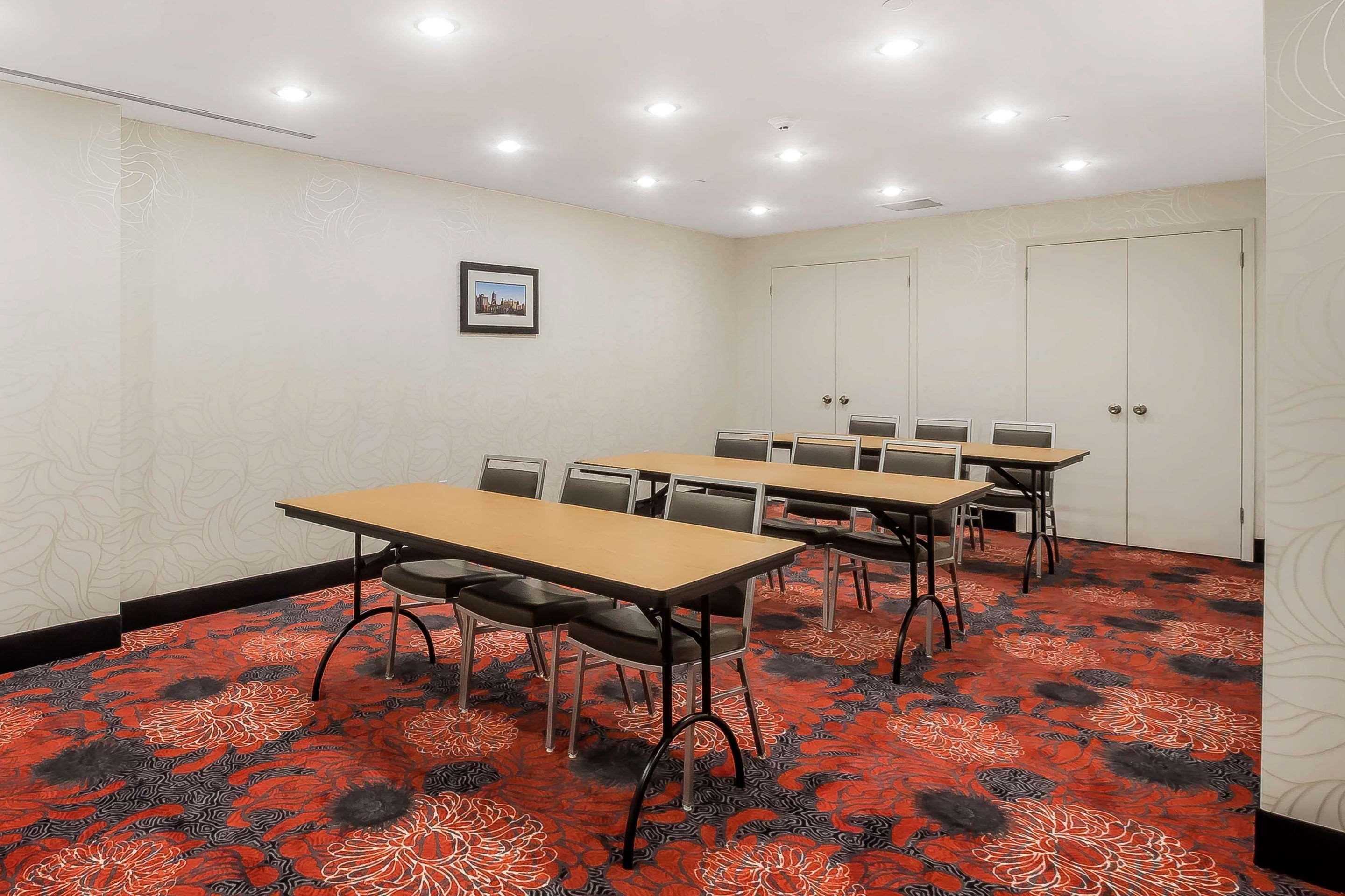 Comfort Inn & Suites Near Stadium New York Bagian luar foto