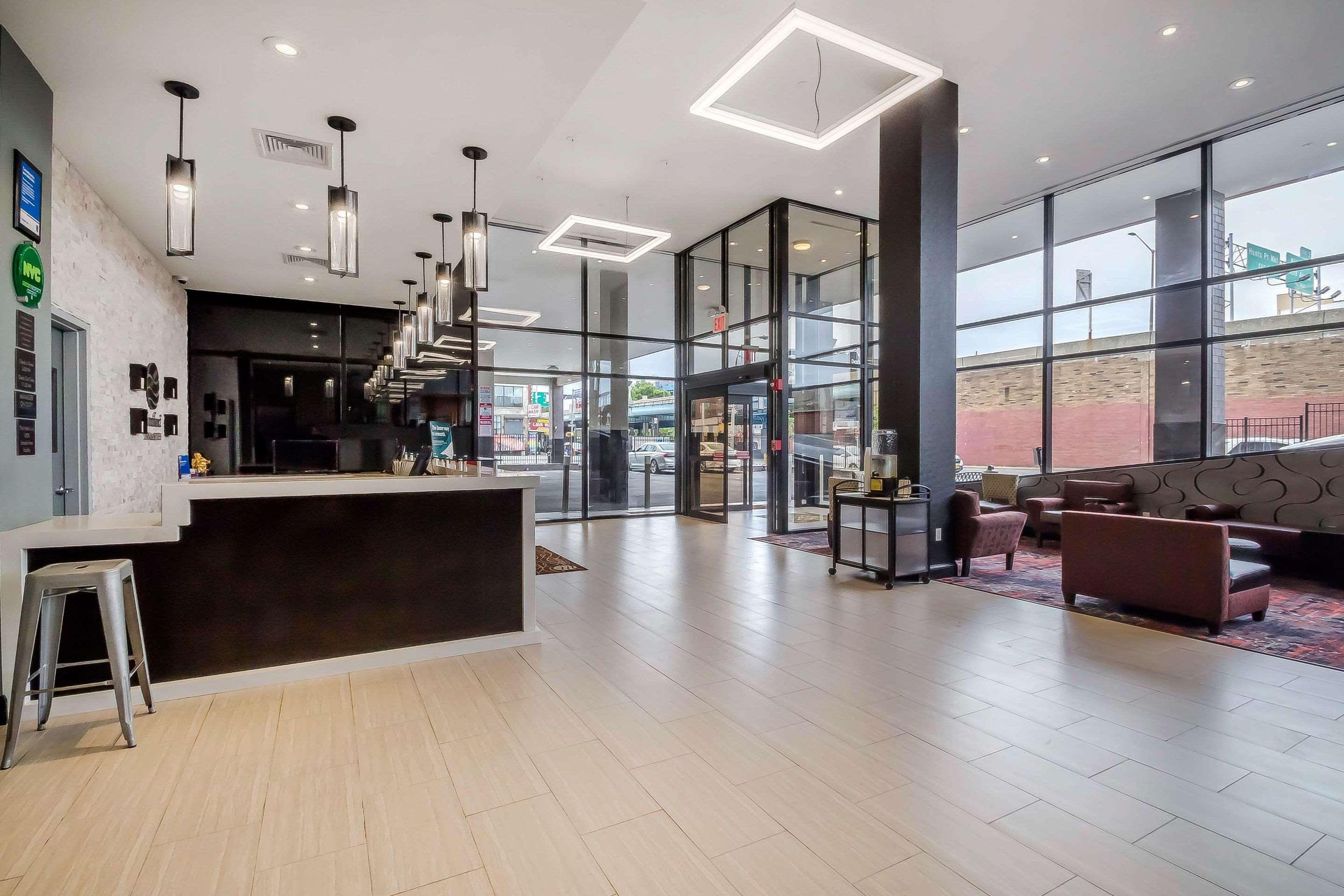 Comfort Inn & Suites Near Stadium New York Bagian luar foto