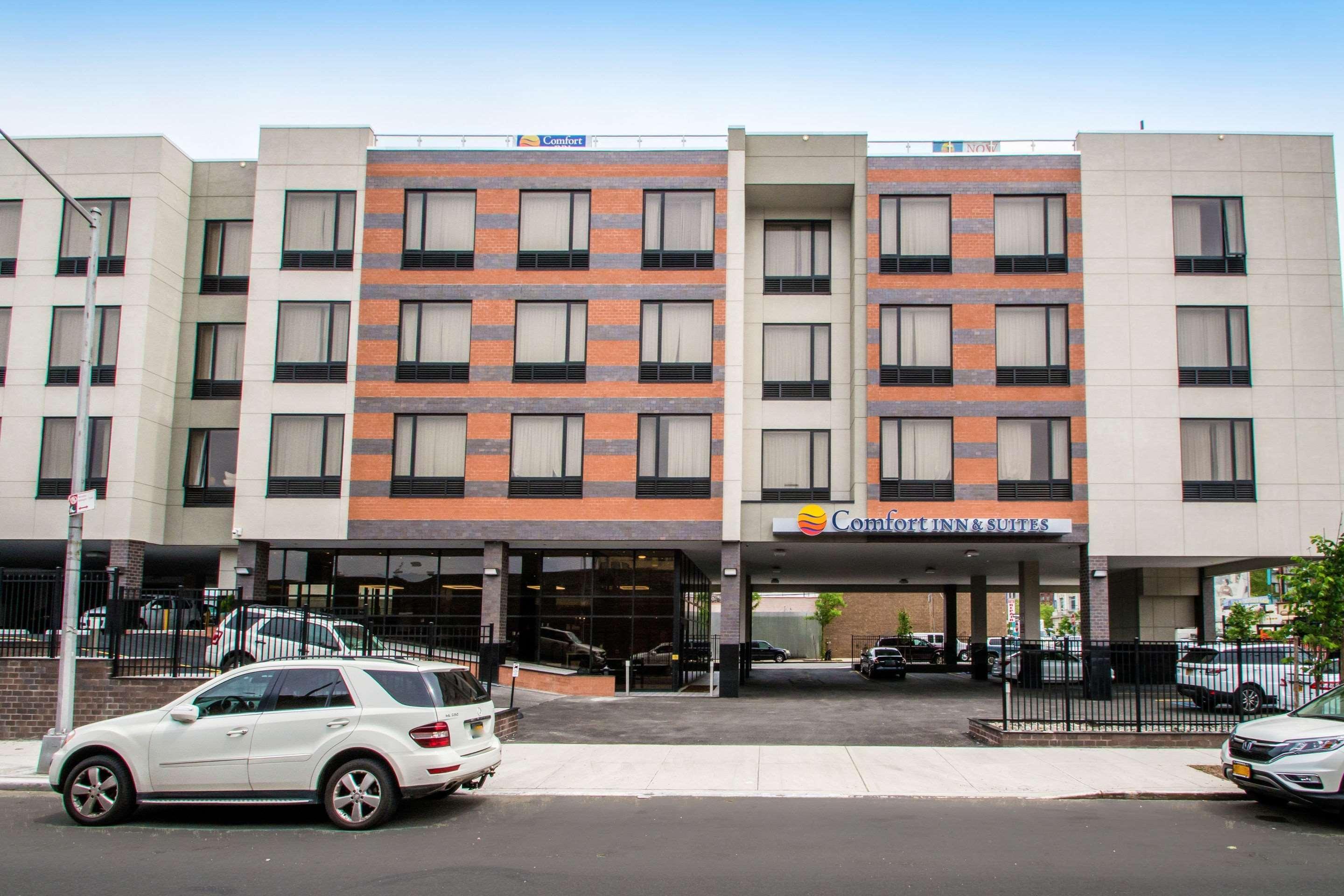 Comfort Inn & Suites Near Stadium New York Bagian luar foto