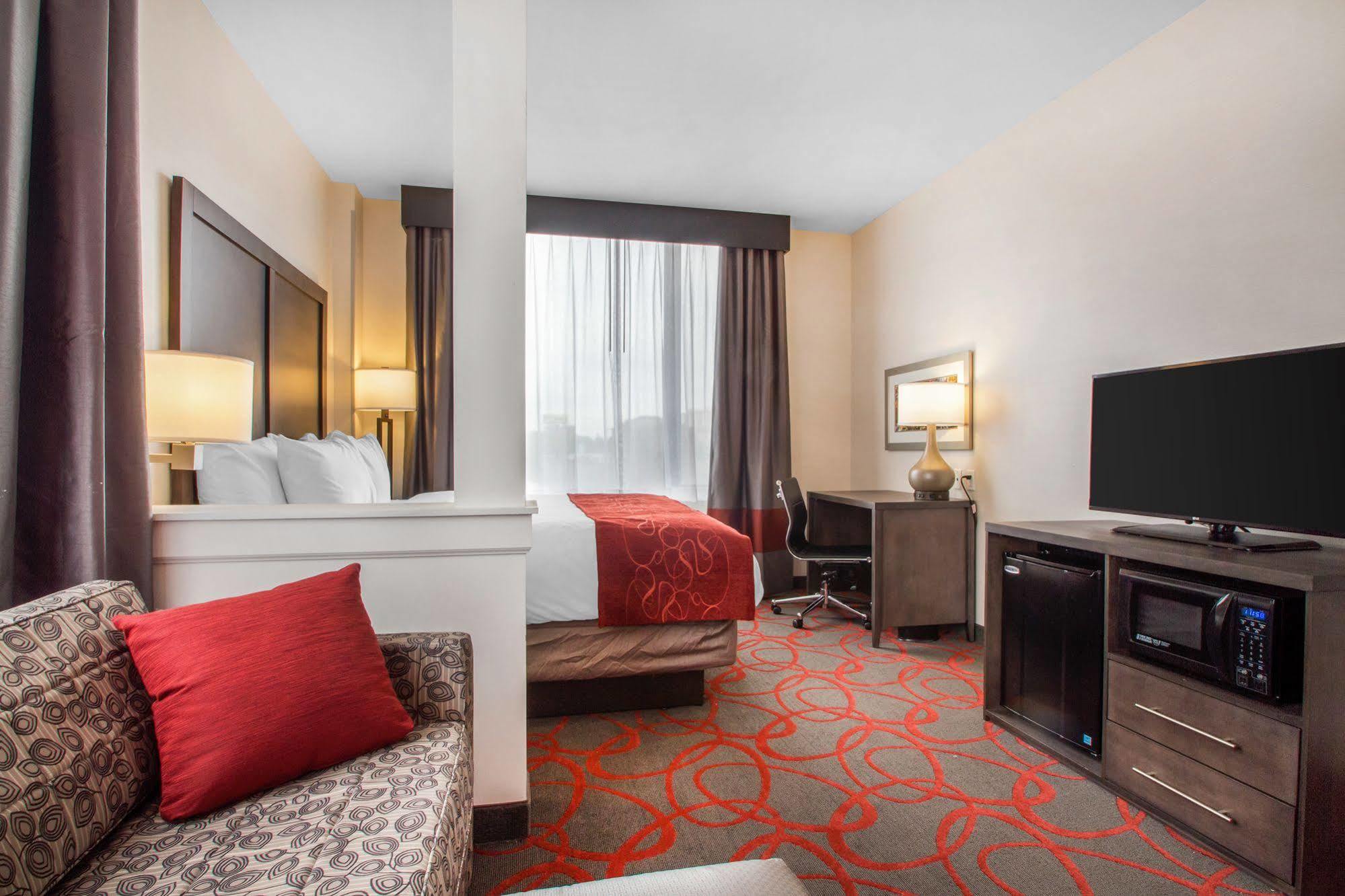 Comfort Inn & Suites Near Stadium New York Bagian luar foto