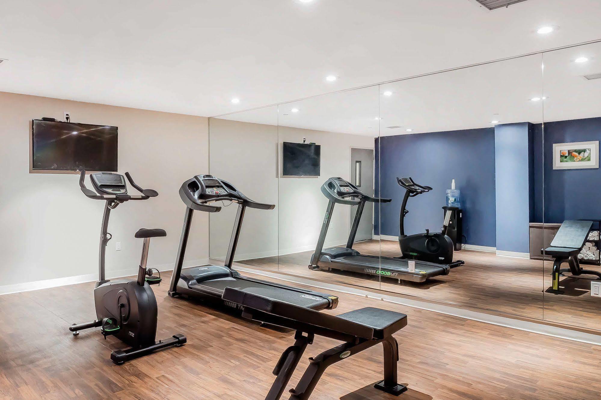 Comfort Inn & Suites Near Stadium New York Bagian luar foto